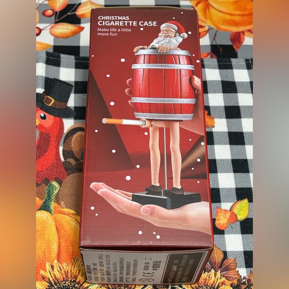 Christmas Cigarette Case with Santa Design - Picture 2 of 4